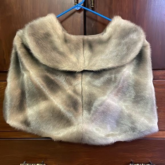 Size medium faux fur capelet - Picture 2 of 4